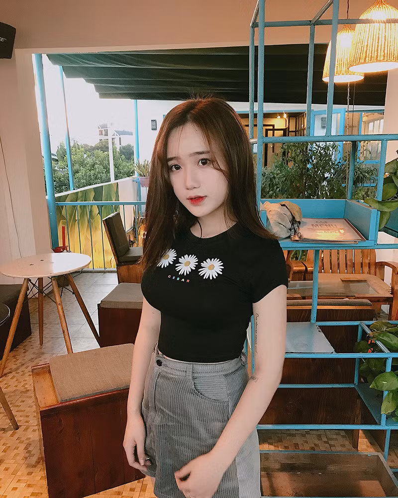 Rất nhiều bạn trẻ hỏi xin bí kíp chụp ảnh thẻ xinh như hot girl của Hồng Vân.