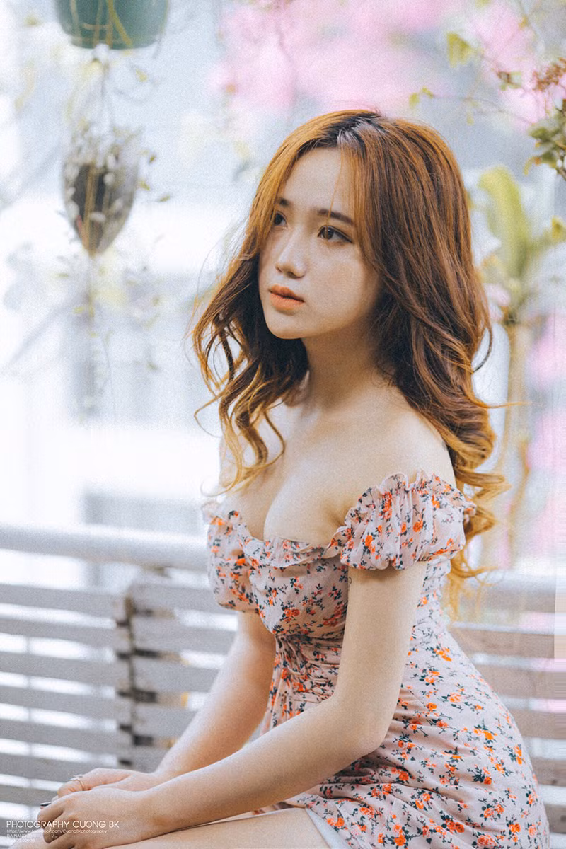 Hot girl 10X rất vui và bất ngờ khi ảnh thẻ của mình nhận được nhiều lời khen và chia sẻ lên mạng xã hội. Trang cá nhân của Vân những ngày qua cũng nhận được hàng trăm lời mời kết bạn.