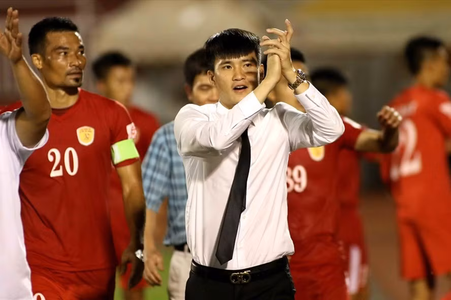 Le Cong Vinh bat ngo chia tay CLB TP HCM vi sao?
