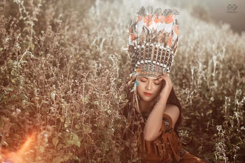 Không chỉ bén duyên với nghề mẫu ảnh, cô còn có tài năng ca hát.