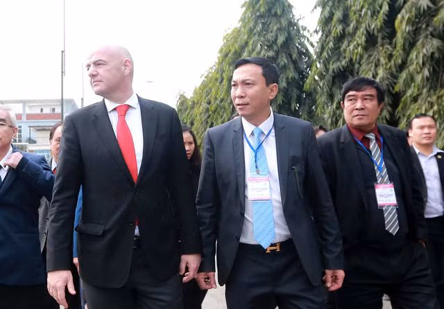 Ông Trần Quốc Tuấn (phó chủ tịch VFF - giữa) sẽ thôi không còn làm việc ở VFF theo dạng "biệt phái" kể từ đại hội VFF khóa 8 - Ảnh: NAM KHÁNH