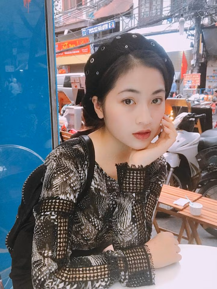 Dù make up nhẹ nhàng hay phong cách thì Hà Anh vẫn vô cùng cuốn hút.