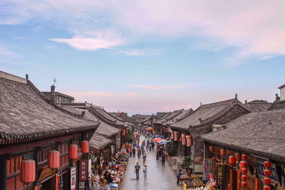 Bình Dao (Sơn Tây): Bình Dao là một thị trấn nhỏ với nhiều di tích văn hóa. Các công trình kiến trúc cổ ở đây được bảo tồn gần như nguyên vẹn. Bình Dao là trung tâm giao thương nhộn nhịp thời cổ, với nhiều sản vật và đồ thủ công mỹ nghệ tinh xảo. Ảnh: Architectureontheroad.