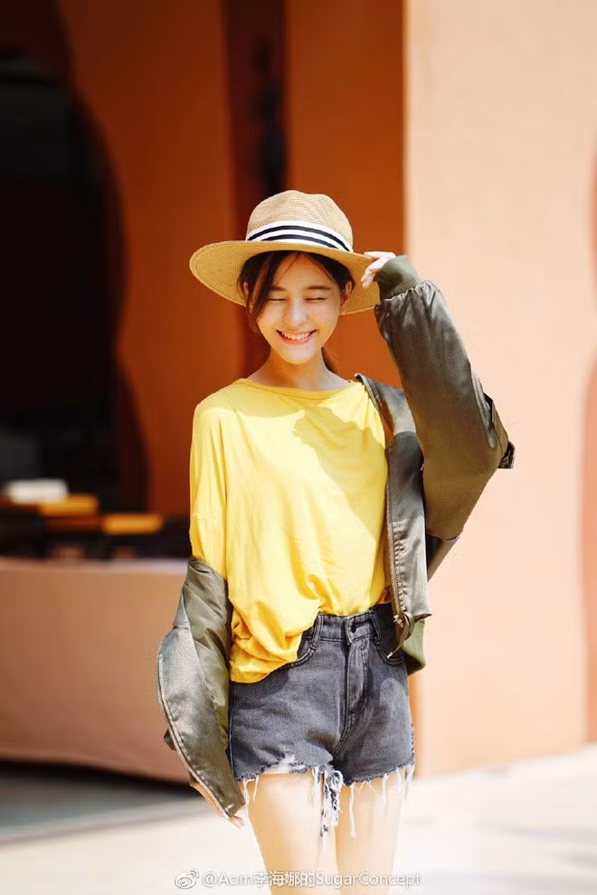 Cười tươi hết cỡ, cũng là bí quyết níu giữ tuổi thanh xuân của Aom Sushar.