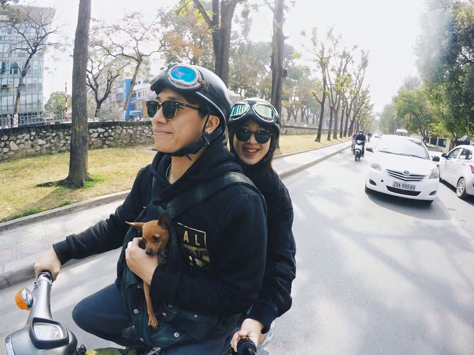 Chuột Thổ Cẩm - Mad Kingkong là cặp đôi thu hút sự quan tâm của giới trẻ bởi rất đáng yêu. Chuột Thổ Cẩm được biết đến là em gái của BTV Diệp Chi. Không chỉ vậy, cô nàng nhanh chóng ghi điểm bởi giọng hát trong trẻo và được mệnh danh là "thánh cover". Còn Mad KingKong bắt đầu gây chú ý sau vai diễn trong bộ phim "True Love" của He Always Smiles.