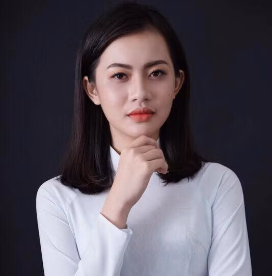 Nguyễn Thị Thúy Hảo là sinh viên Đại học Luật TP.HCM. Cô sở hữu nét đẹp sắc sảo, khác biệt so với các cô gái còn lại. Quan niệm của cô là con gái đẹp thôi chưa đủ, phải giàu lòng nhân ái, nhân hậu và thuần khiết.