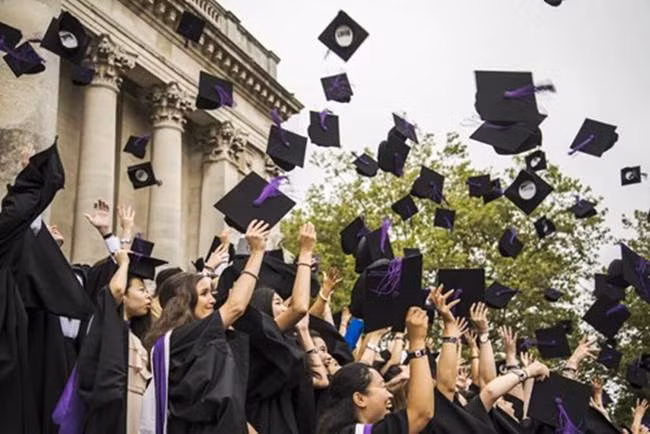 Sau khi tốt nghiệp đại học, cuộc sống mới với nhiều thử thách sẽ bắt đầu.