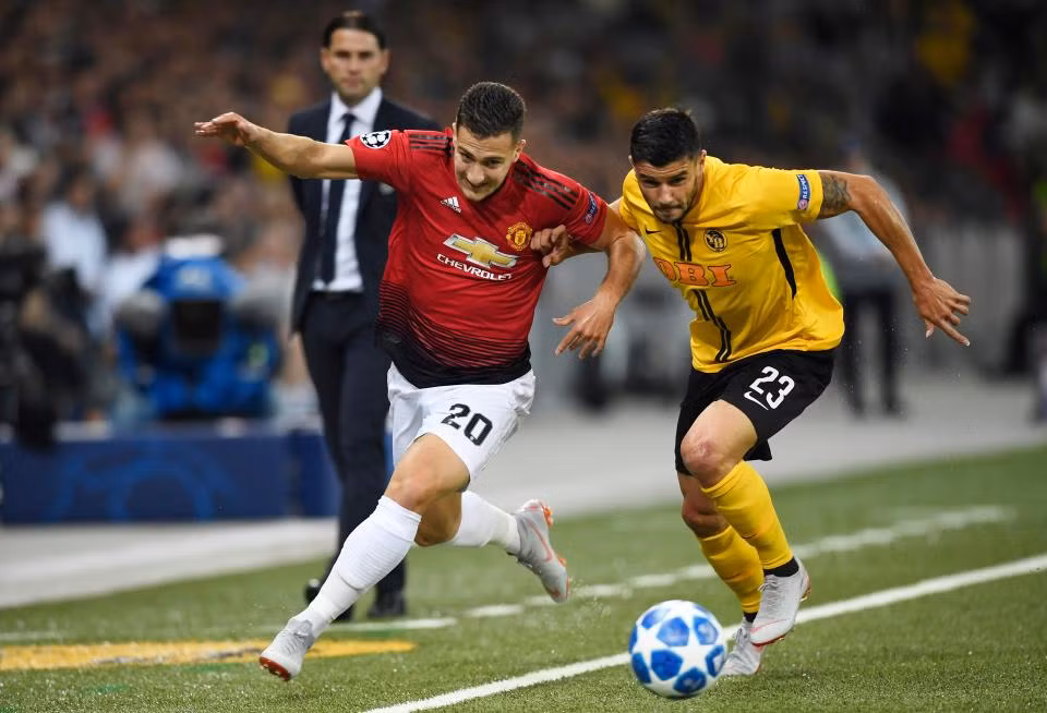 CDV MU phat sot voi chang tan binh 19 tuoi Diogo Dalot