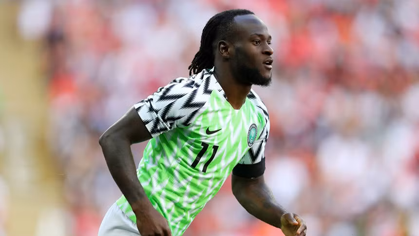 Tiền vệ Victor Moses (Nigeria): 6 năm cống hiến, dự 2 kỳ World Cup và giành chức vô địch châu Phi năm 2013, Moses cho rằng giờ là lúc anh tập trung cho sự nghiệp ở cấp độ CLB và chăm sóc gia đình. Ngôi sao thuộc biên chế Chelsea hy vọng quyết định giải nghệ của anh sẽ giúp lứa cầu thủ trẻ Nigeria có thêm cơ hội phát triển.