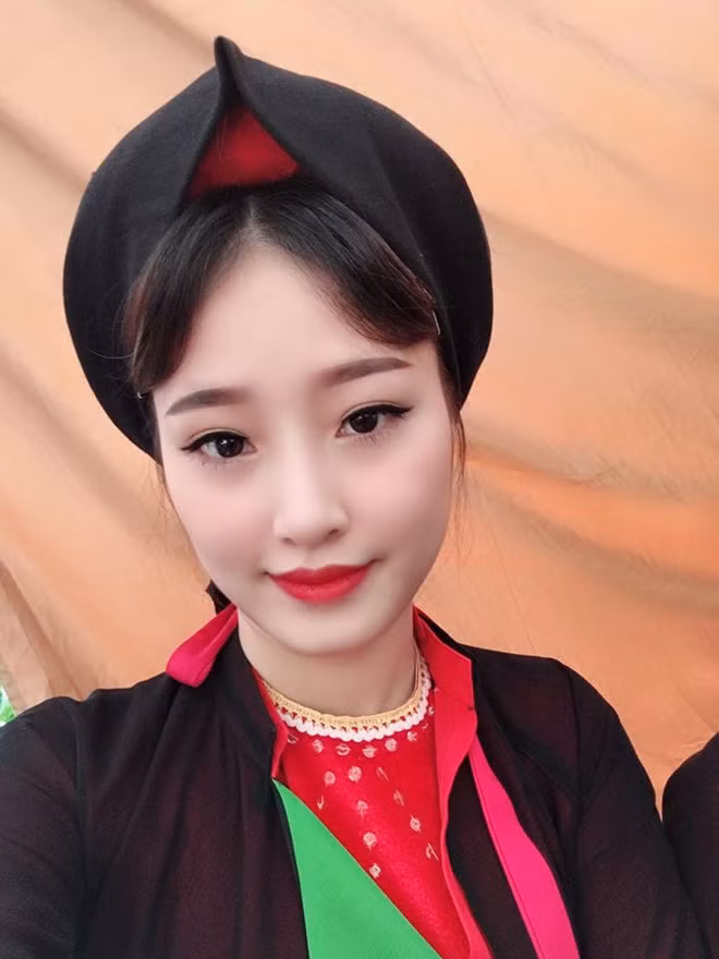 Thanh Bình gắn bó với làn điệu dân ca quan họ được 10 năm. Ảnh: FBNV.