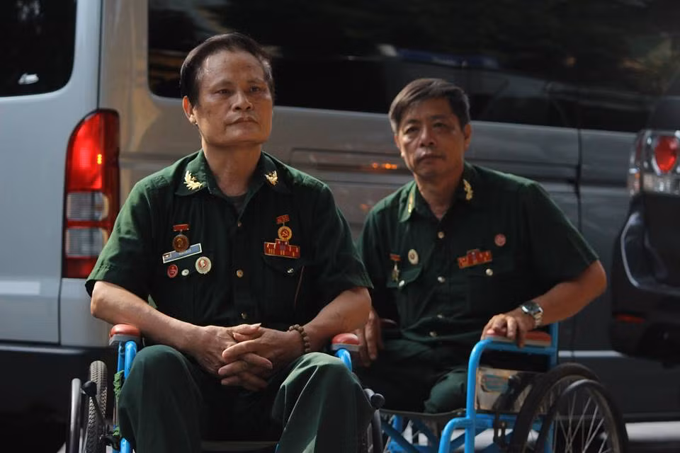 Ngồi trên xe lăn, đôi mắt của thương binh Nguyễn Lý (SN 1955) buồn rượi rượi, ông nói: "Tôi nhớ mãi có lần Chủ tịch nước Trần Đại Quang về thăm trung tâm và trồng cây lưu niệm. Tại đây, tôi may mắn là người được bắt tay Chủ tịch. Nay chủ tịch nước ra đi thật sự chúng tôi rất bất ngờ, đây là tổn thất to lớn với đất nước. Chúng tôi rất buồn".
