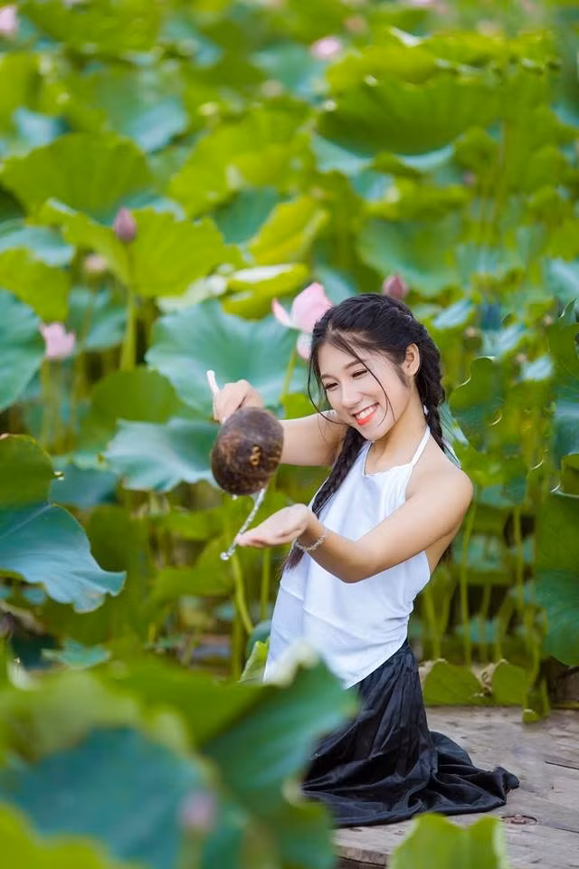 Nụ cười tỏa nắng là điểm gây ấn tượng đầu tiên của mọi người khi lần đầu tiếp xúc với Hương Lan.