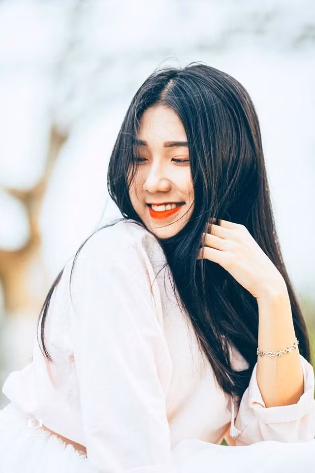 Nữ sinh Học viện Tài chính khiến các chàng trai đổ rầm rầm gốc Thái Nguyên, cô nàng sở hữu gương mặt xinh đẹp, vóc dáng mảnh mai cuốn hút.