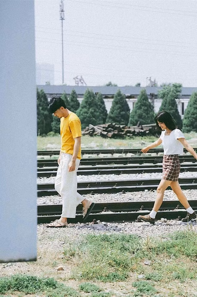 Nhìn bộ ảnh dưới đây mà xem, nam chính và nữ chính chẳng cần làm gì, chẳng cần "diễn sâu" mà cứ thoải mái thôi là ảnh cũng đẹp chết mê rồi.