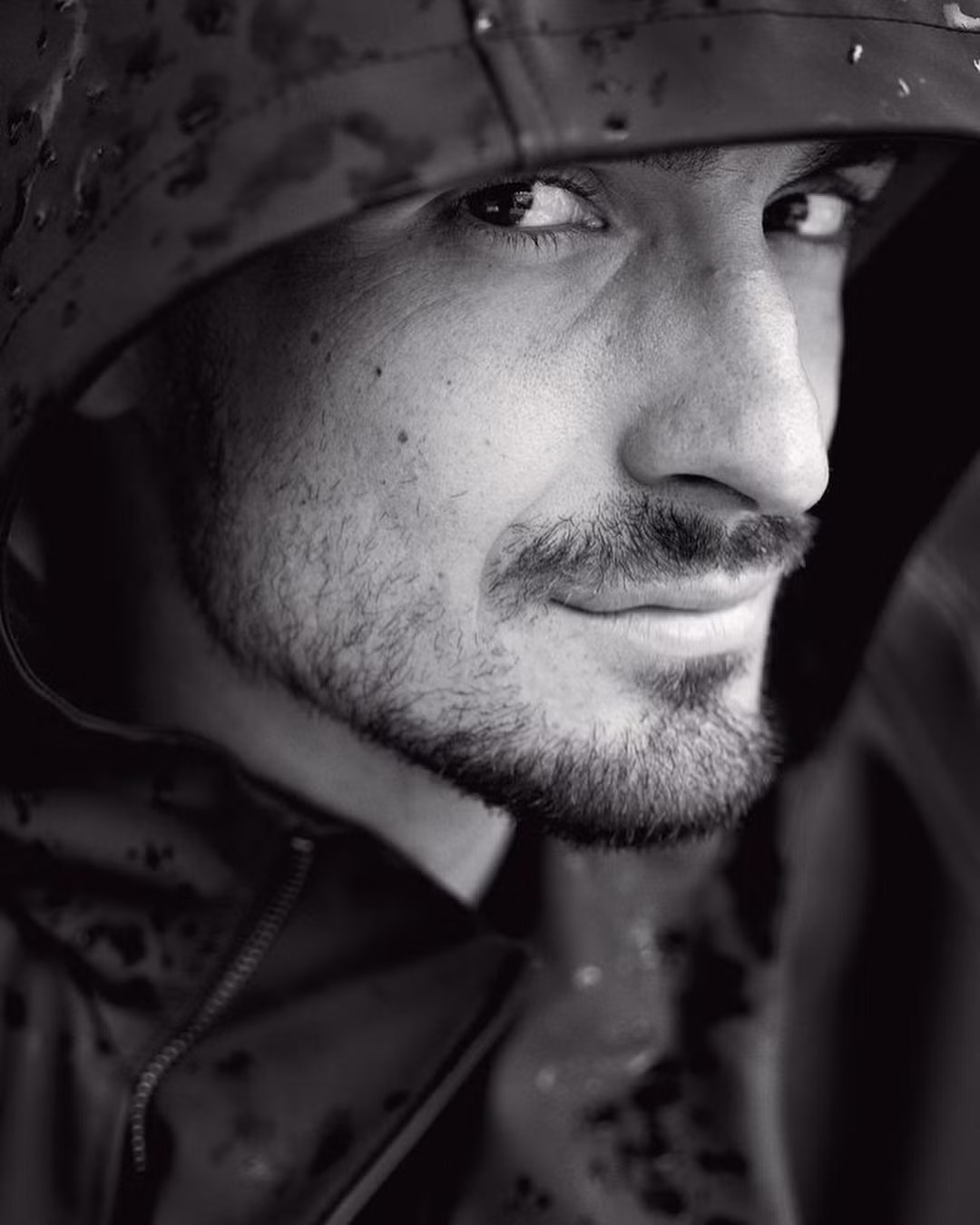 Chàng hậu vệ sinh năm 1988 Mats Hummels tuy không trẻ trung như các đàn em của mình, nhưngMats Hummels lại có nét duyên riêng của mình. Với sở thích chụp ảnh và diễn trước ống kính chàng trai cao 1m91 này nếu không là cầu thủ đá bóng thì chắc chắn sẽ trở thành một mẫu ảnh chuyên nghiệp.