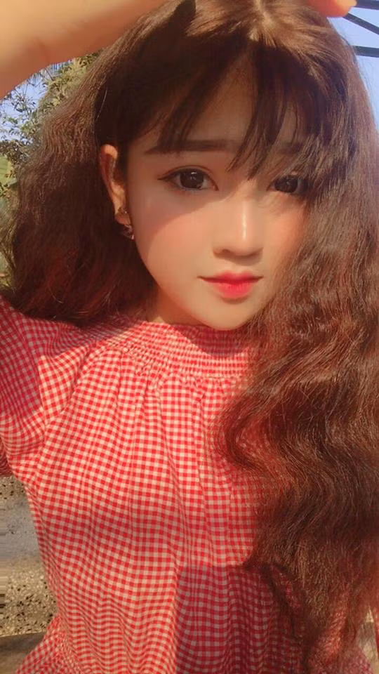 Trên trang cá nhân, cô nàng hot girl xinh đẹp sở hữu hàng trăm nghìn lượt theo dõi.