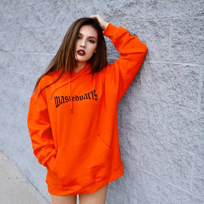 Hot girl 9X Mỹ từng là thành viên đội nhảy cổ vũ trước khi trở nên nổi tiếng. Việc thường xuyên tập luyện vũ đạo giúp 9X có thân hình khiến nhiều bạn gái mơ ước.