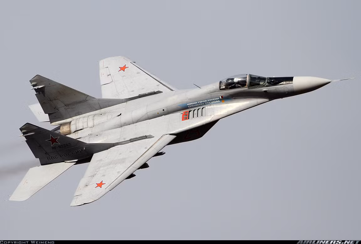 Thông tin chi tiết gói nâng cấp MiG-29SM dành cho Myanmar hiện vẫn còn trong vòng bí ẩn. Tuy nhiên, một số nguồn tin cho rằng, chúng sẽ được hiện đại hóa hệ thống điều khiển hỏa lực cho phép triển khai vũ khí chính xác cao tầm xa tấn công mục tiêu trên không, trên mặt đất và cả trên biển. Điều đó có nghĩa là MiG-29SM sẽ trở thành một máy bay tiêm kích đa năng thực thụ.Nguồn ảnh: Airlines.net