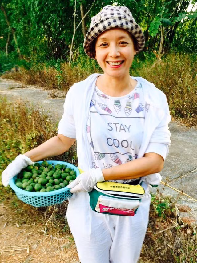Mỗi khi thu hoạch được nhiều, chị vẫn thường chia sẻ cho bạn bè.