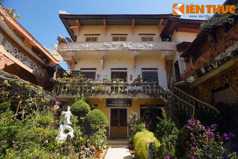 Các công trình đặc sắc khác của thiền viện là nhà bảo tàng văn hóa Phật giáo Việt Nam, bảo tàng cổ vật, nơi lưu giữ nhiều hiện vật quý về Phật giáo Việt Nam cũng như văn hóa Đà Lạt.