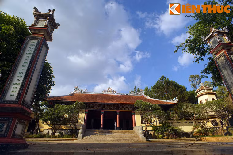 Chùa được Hội Phật học Trung Phần khởi công xây dựng vào năm 1938, theo đề nghị của bà Từ Cung (mẹ vua Bảo Đại) với Giáo hộ Tăng già Trung Phần, sau lần bà từ Đà Lạt trở về kinh đô Huế. Việc xây dựng hoàn thành năm 1940.