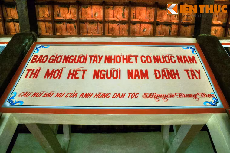 Qua đó, mỗi người con nước Việt có thể tự hào thấy rằng dù trong bất cứ hoàn cảnh nào, dân tộc này cũng thừa ý chí quật cường để vươn lên, cũng không thiếu những người con sẵn sàng quyết tử cho Tổ quốc quyết sinh…