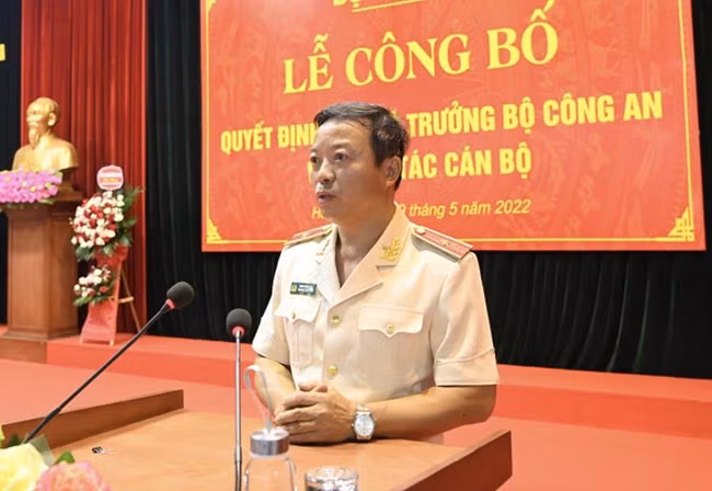 Thiếu tướng PGS.TS Phan Xuân Tuy (SN 1966, quê Nghệ An) có học hàm Phó Giáo sư, học vị Tiến sĩ, trình độ Cao cấp Lý luận chính trị.