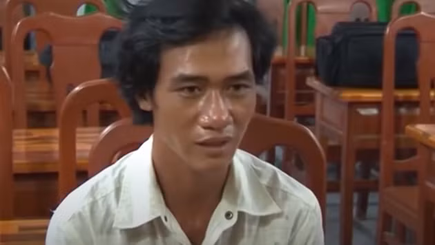 Tại cơ quan Công an, hung thủ khai nhận, sáng 28/5/2014, Giang Anh làm thuê từ Cà Mau về nhà bà nội của mình. Chiều hôm đó, từ nhà bà nội, đối tượng nhìn qua thấy bà Ba tắm sông, không mặc áo. Quan sát thấy bà lận lưng quần một túi lớn, nghĩ rằng bà Ba cất tiền ở đó nên hung thủ nảy sinh ý định trộm tiền.