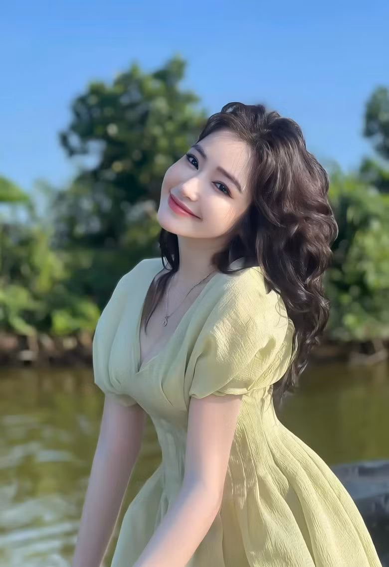 Cô đã giữ bí mật về đời sống riêng tư cùng chồng ngoại quốc trong nhiều năm cho tới khi không chịu đựng được việc bị "cắm sừng" và quyết định ly hôn vào tháng 12/2022.