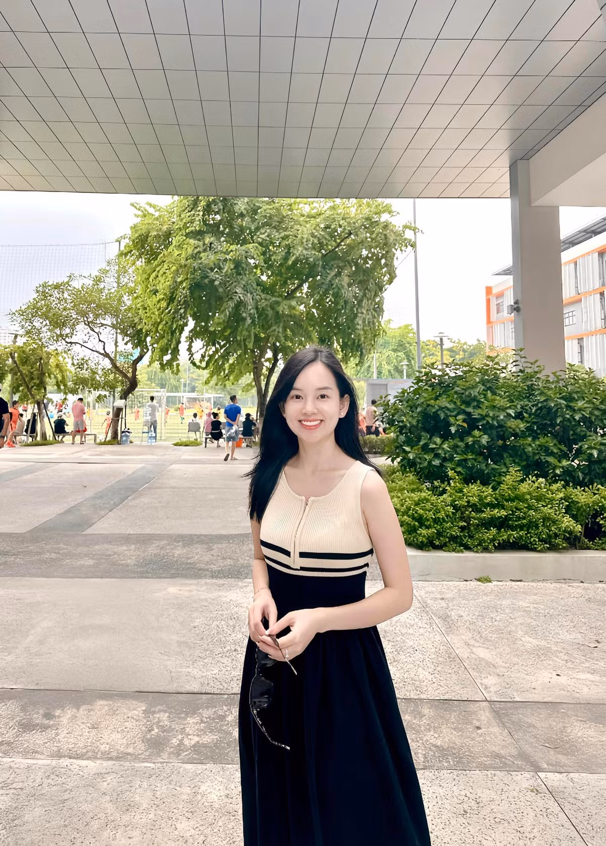Làn da trắng sáng, căng bóng không tỳ vết của cô là điều khiến chị em nào cũng phải ghen tị.