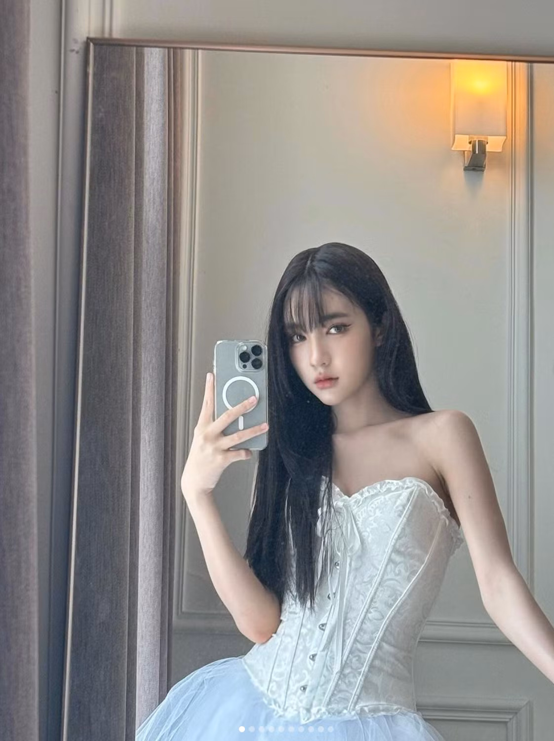Dù là người chuyển giới nhưng Yoshi lại sở hữu nét đẹp tự nhiên, dịu dàng và giọng nói vô cùng nữ tính.