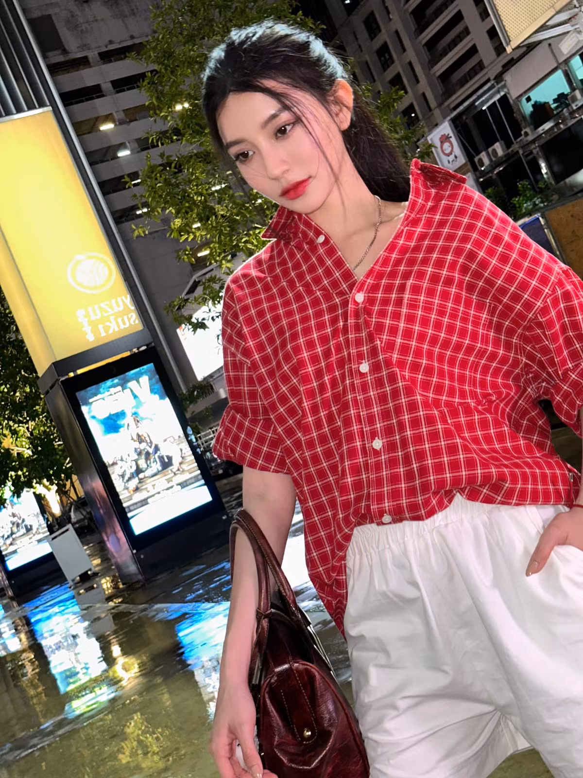 Nhờ nhan sắc xinh đẹp, đặc biệt là góc chụp ảnh nghiêng được nhận xét là hoàn hảo nên người đẹp còn được đặt cho nickname “thần tiên tỷ tỷ”.