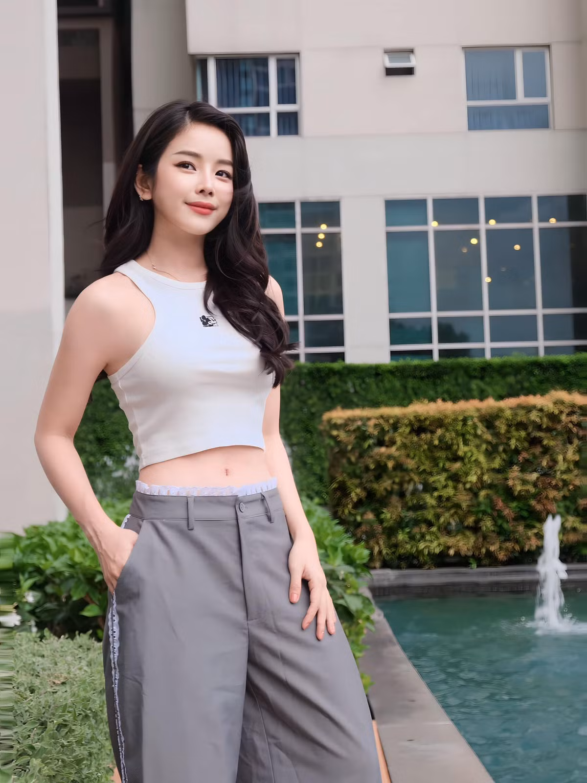  Nữ DJ Mie (tên thật Trương Tiểu My, SN 1995, quê Đà Nẵng) là một cái tên đã quá quen thuộc trong làng DJ Việt, dòng nhạc cô theo đuổi và thành công là EDM.