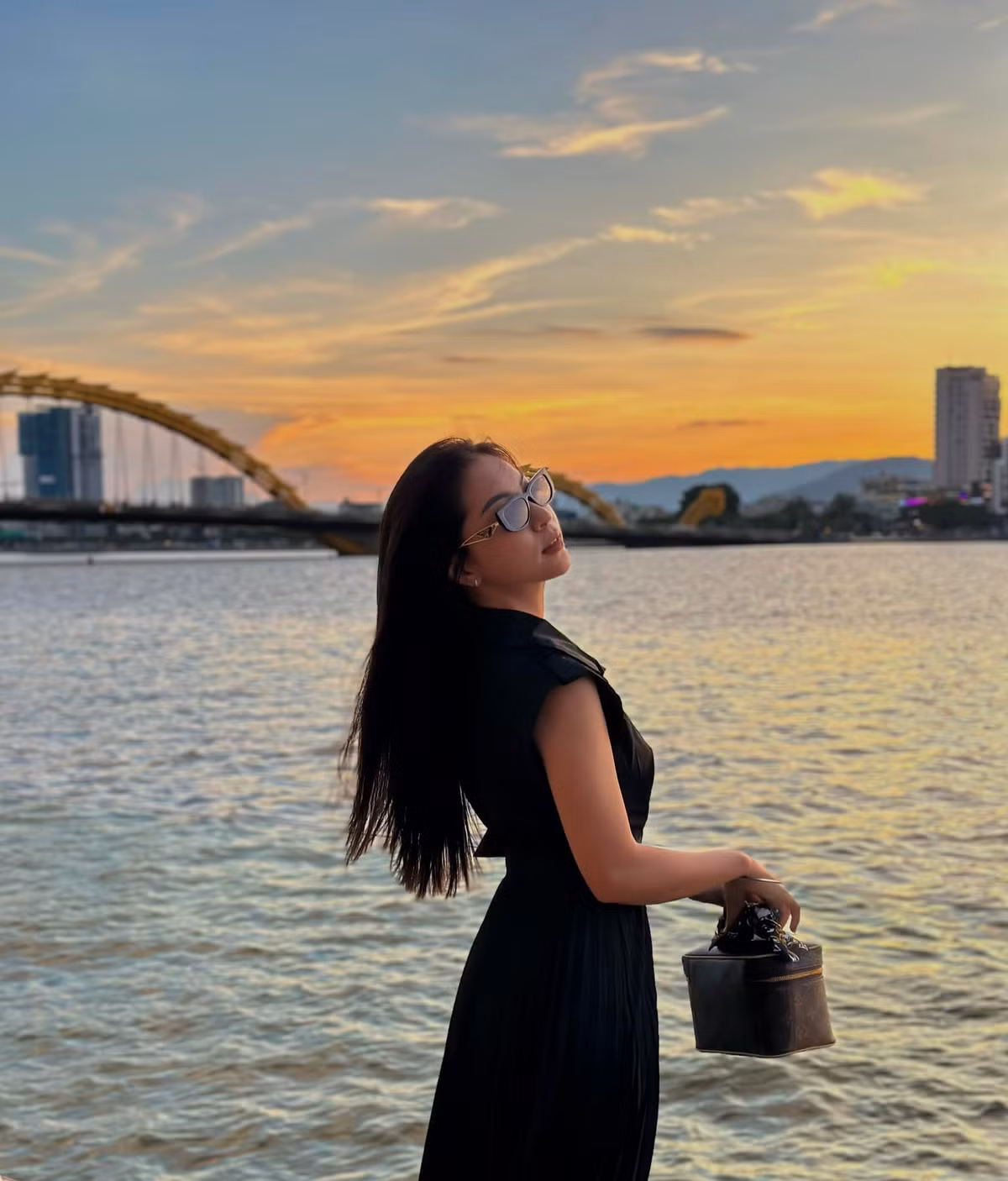 Điều đặc biệt là Nhật Lê ngày càng xinh đẹp, thần thái trưởng thành hơn.