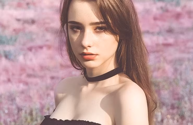 Dasha cao 172cm và duy trì cân nặng khoảng 50kg, với số đo 3 vòng lần lượt là 82 - 66 - 96 (cm).