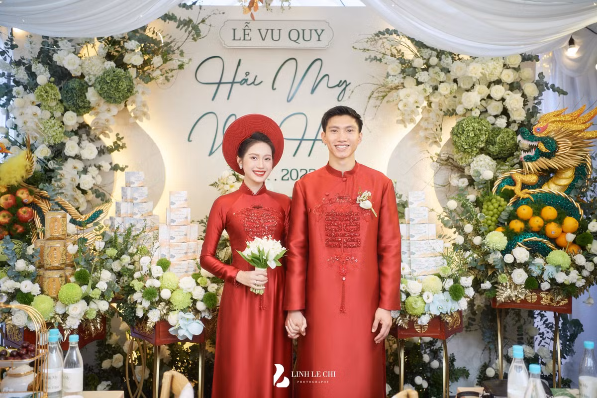 Sau đám cưới, cặp đôi bắt đầu xả ảnh cũng như lộ diện những clip hậu trường làm netizen tò mò.
