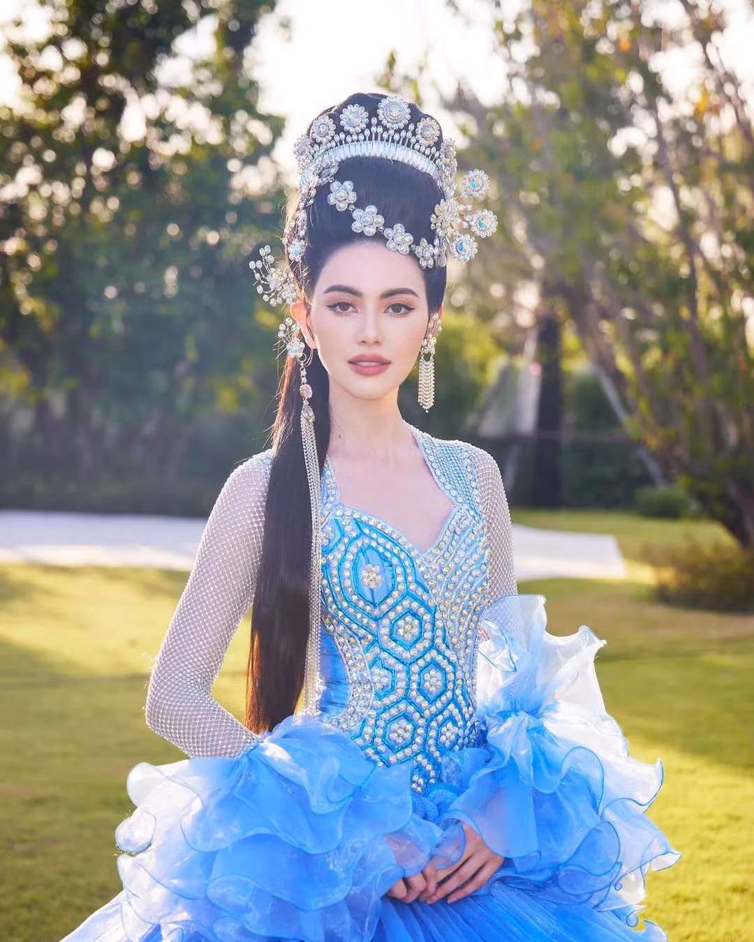 Nhan sắc như công chúa của Mai Davika ở biệt thự hơn trăm tỷ Nhan sac nhu cong chua cua Mai Davika o biet thu hon tram ty