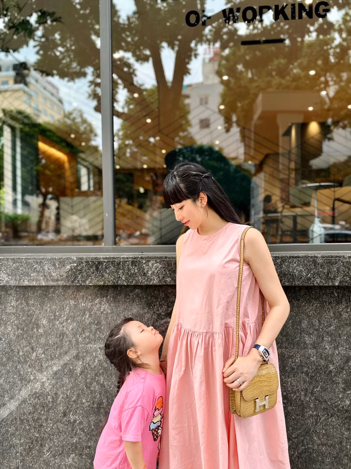 Dù làm mẹ 7 con nhưng hot mom Vũ Hồng Phúc vẫn khiến nhiều người xuýt xoa, trầm trồ bởi làn da và vóc dáng.