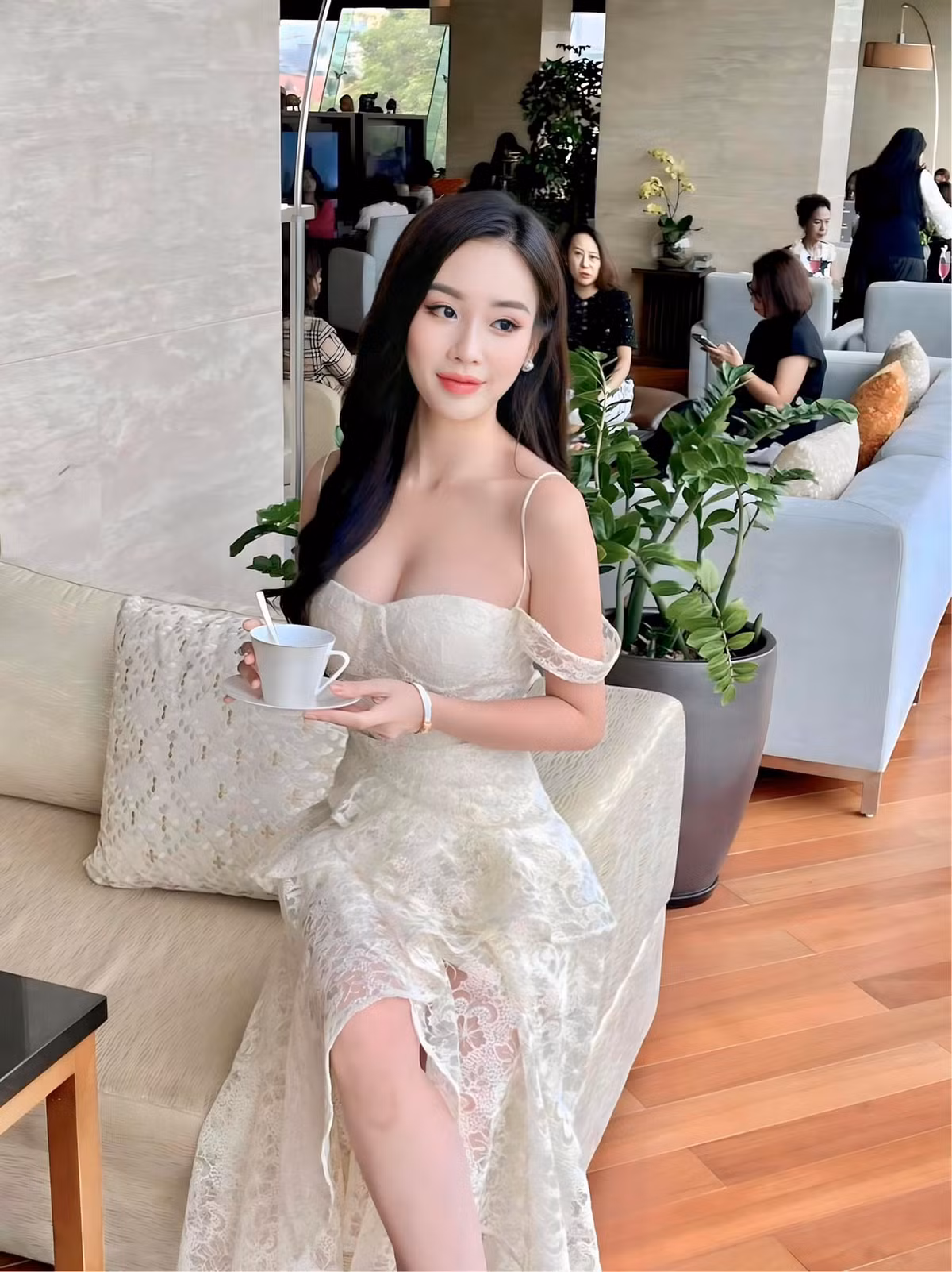 Nhiều người nhận xét cô nàng có nhiều nét giống hot girl Hàn Quốc.