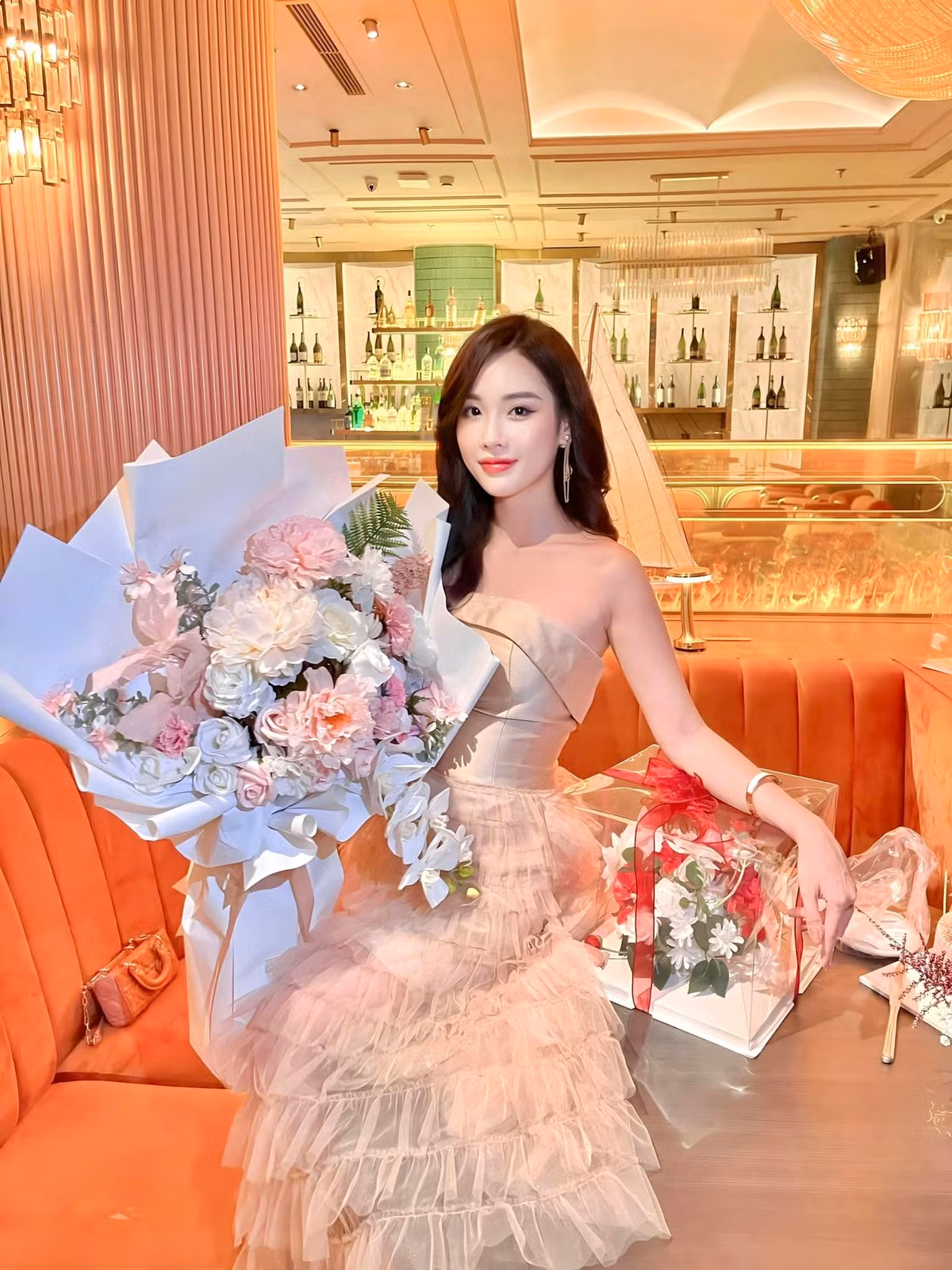 Trên Facebook và Instagram, Ngọc Mai thoải mái chia sẻ những khoảnh khắc gợi cảm. Ảnh: FBNV
