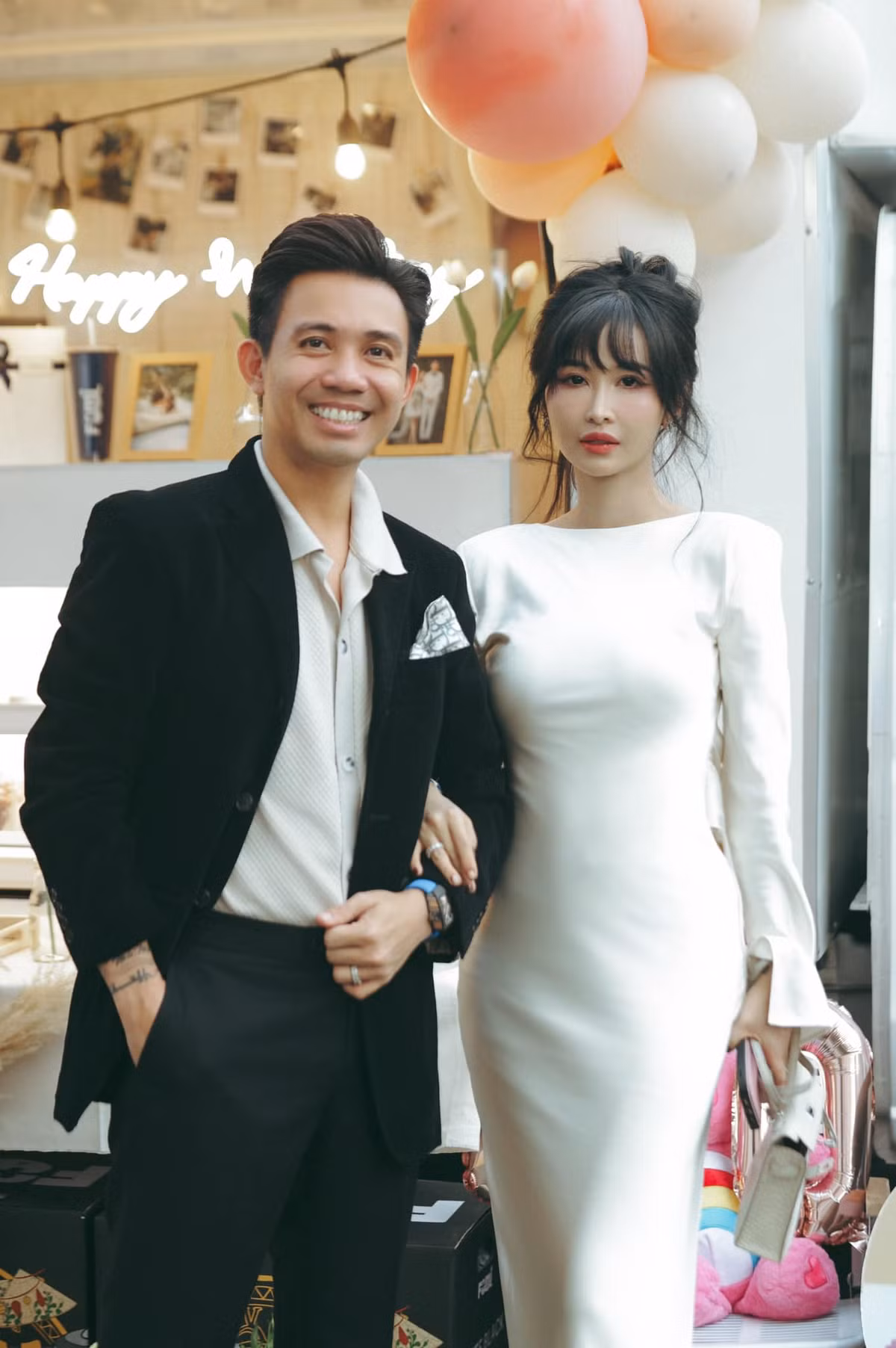  Mina Phạm (sinh năm 1990) - vợ đại gia Minh Nhựa vốn là cô vợ hào môn khá quen mặt với cộng đồng mạng. Cô thường xuyên xuất hiện với hình ảnh sang chảnh, khoác trên mình toàn đồ hiệu.