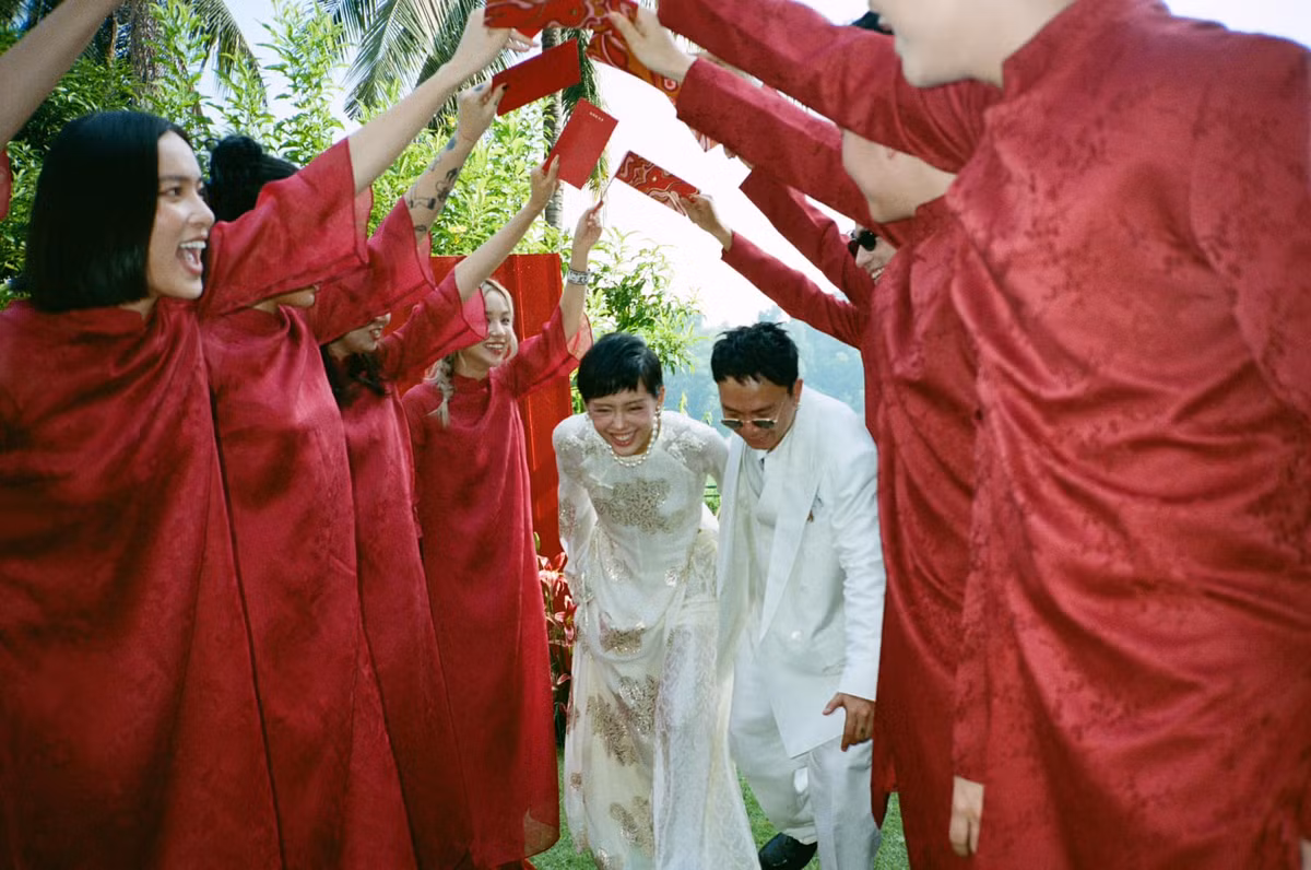Diện mạo của Nguyễn Đặng Khánh Linh trong ngày cưới nhận nhiều lời khen ngợi.