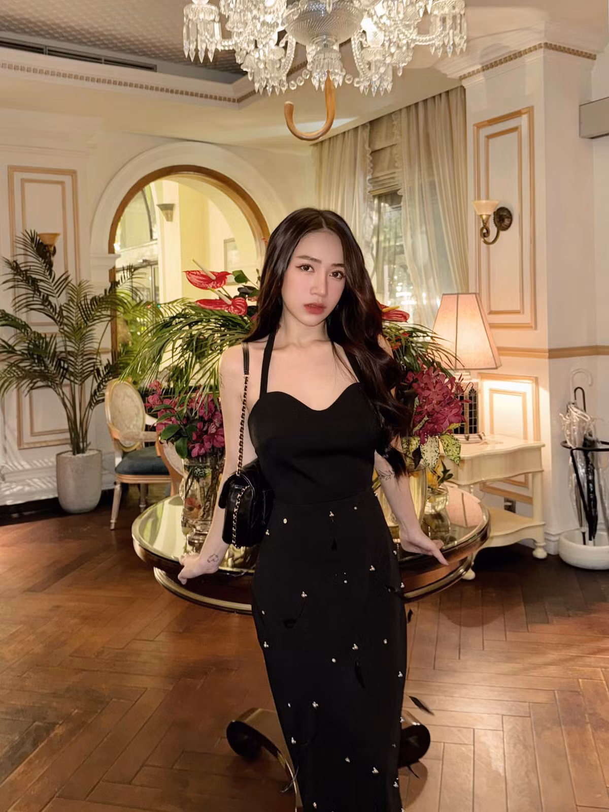 Là mẹ hai con nhưng Joyce Phạm vẫn giữ được vóc dáng nuột nà, thanh mảnh.