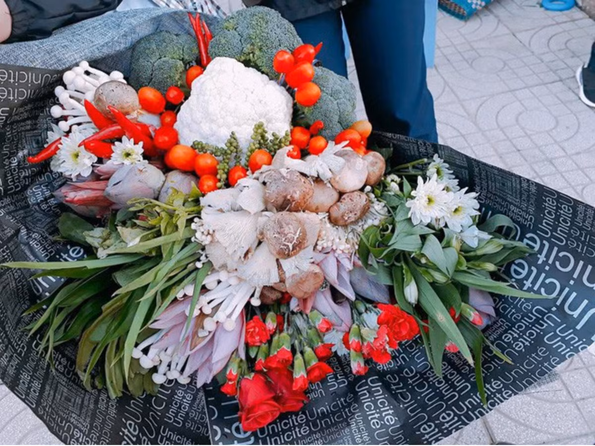 "Nhất quỷ nhì ma thứ ba học trò" có thể mang đến cho thầy cô kính yêu của mình bằng cách chia sẻ những câu chúc, món quà ngày 20/11 bá đạo và hài hước.