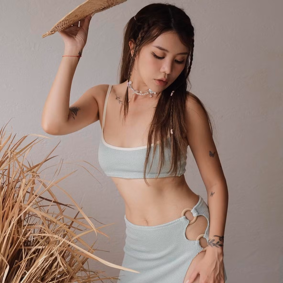Từ sống mũi, chiếc cằm cho tới đôi mắt sau thẩm mỹ của Hạt Mít đều mang “hơi hướng” của xứ sở kim chi.