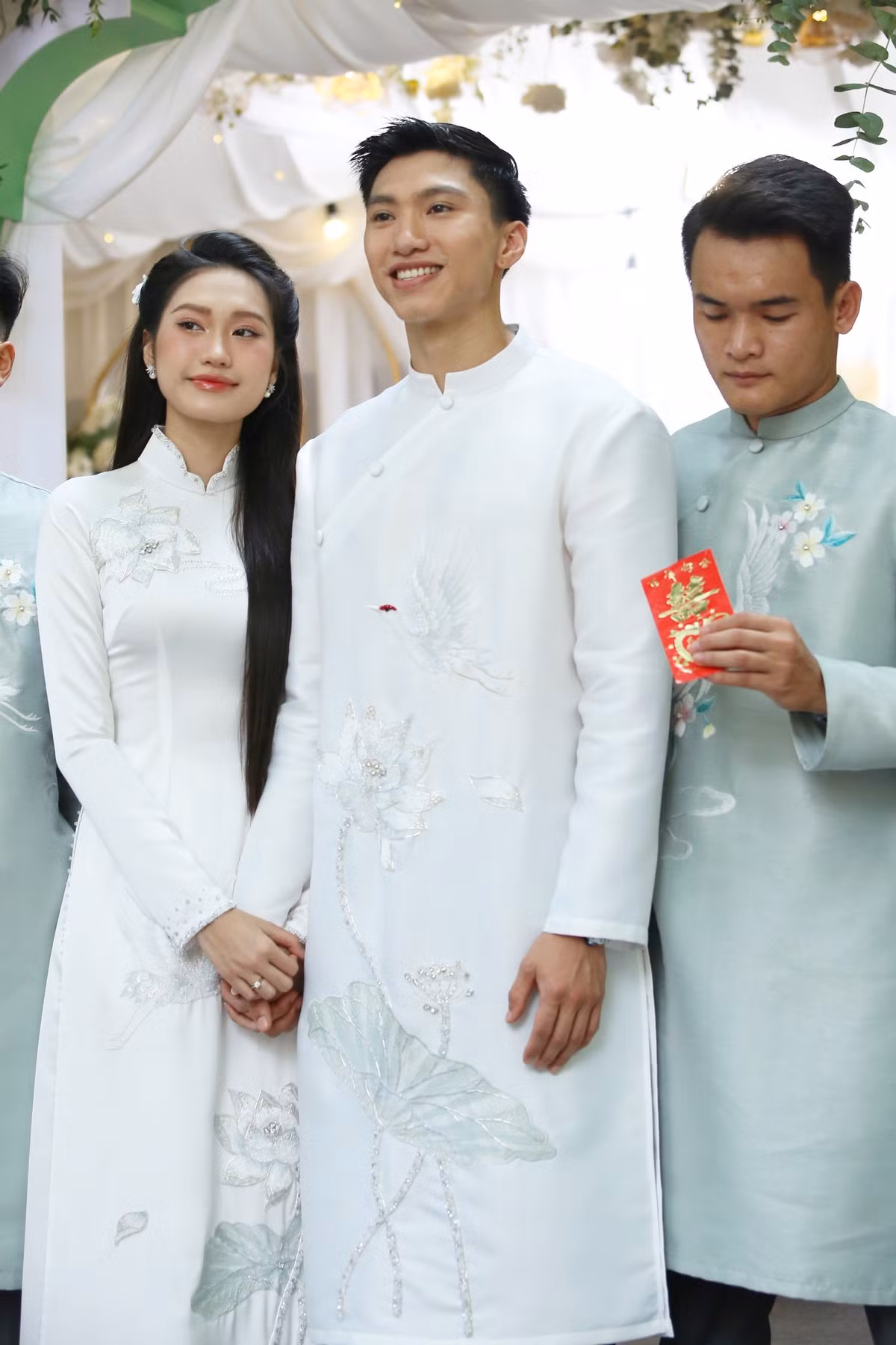 Sau đám cưới hôm nay, Đoàn Văn Hậu và Doãn Hải My tổ chức thêm tiệc báo hỉ tại Hà Nội.