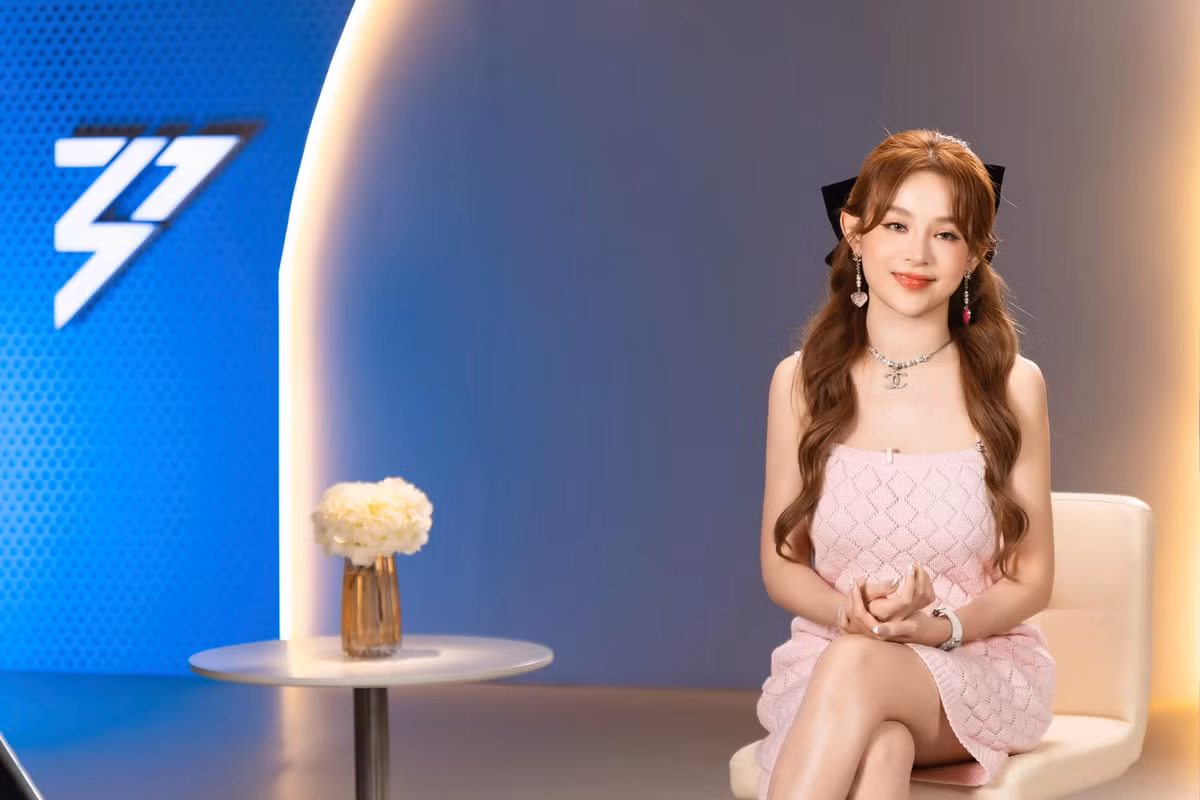 Gu thời trang sang chảnh, quyến rũ cùng nhan sắc xinh đẹp, nhất là gương mặt đẹp như búp bê của cựu hot girl Huyền Baby liên tiếp là đề tài bàn luận.