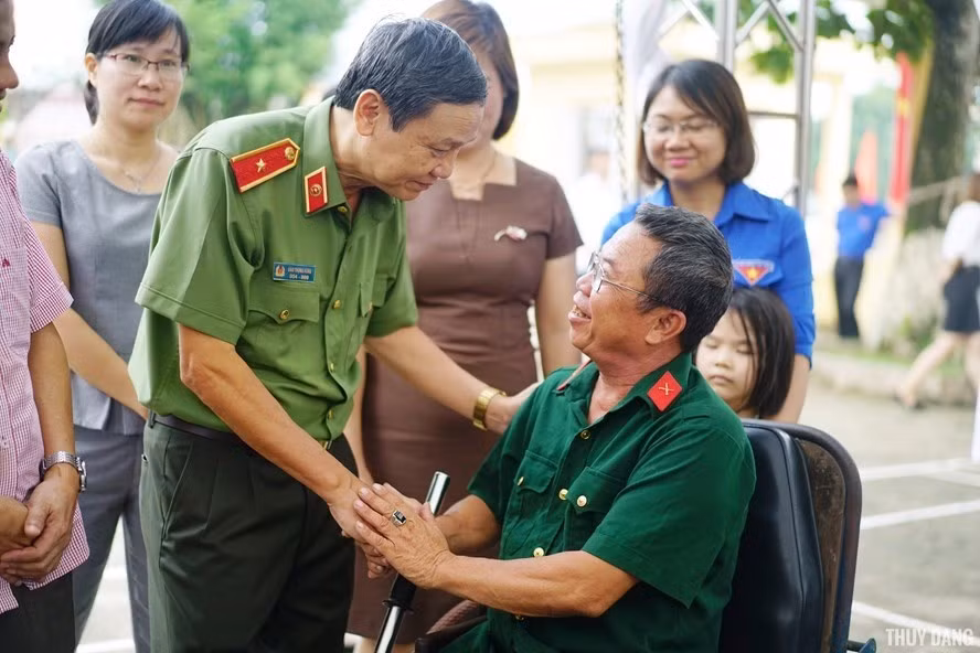  Quy định mới về chế độ trợ cấp đối với người có công: Có hiệu lực từ ngày 5/9/2022, Thông tư 44/2022/TT-BTC của Bộ Tài chính quy định quản lý và sử dụng kinh phí chi thường xuyên thực hiện chính sách, chế độ ưu đãi người có công với cách mạng, thân nhân của người có công với cách mạng và người trực tiếp tham gia kháng chiến do ngành Lao động – Thương binh và Xã hội quản lý.