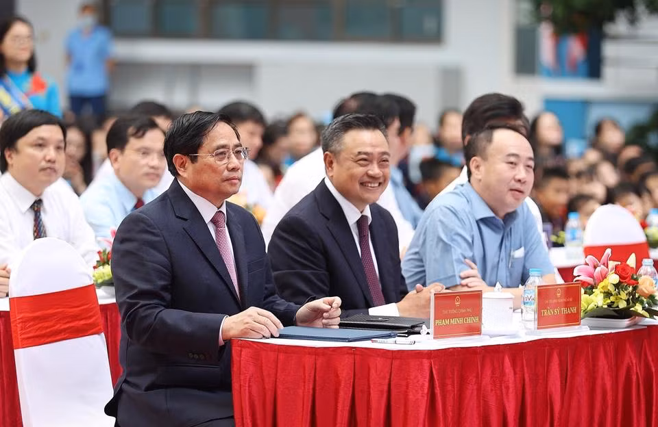 Cùng dự có Ủy viên Trung ương Đảng, Phó Bí thư Thành ủy, Chủ tịch UBND TP Hà Nội Trần Sỹ Thanh; Thứ trưởng Bộ Giáo dục và Đào tạo Nguyễn Hữu Độ; đại diện lãnh đạo các bộ, ngành trung ương,TP và quận Nam Từ Liêm.