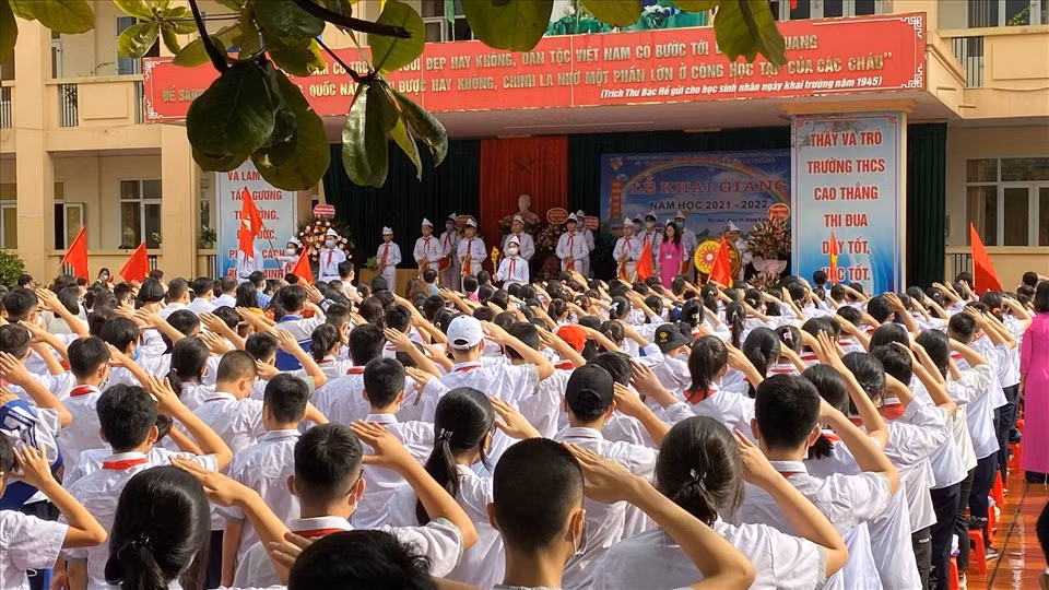  Tỉnh Quảng Ninh cũng sẽ hỗ trợ 100% học phí công lập cho trẻ em mầm non, học sinh phổ thông, học viên giáo dục thường xuyên đang học tại các cơ sở giáo dục trên địa bàn tỉnh. Thời gian hỗ trợ bằng số tháng học thực tế của đối tượng được hỗ trợ, nhưng không quá 9 tháng. Nguồn kinh phí thực hiện việc hỗ trợ từ ngân sách tỉnh cấp theo hình thức giao dự toán cho Sở GD&amp;ĐT, UBND cấp huyện. Dự kiến số học sinh được hưởng chính sách là 225.374 người, kinh phí khoảng 458 tỉ đồng.